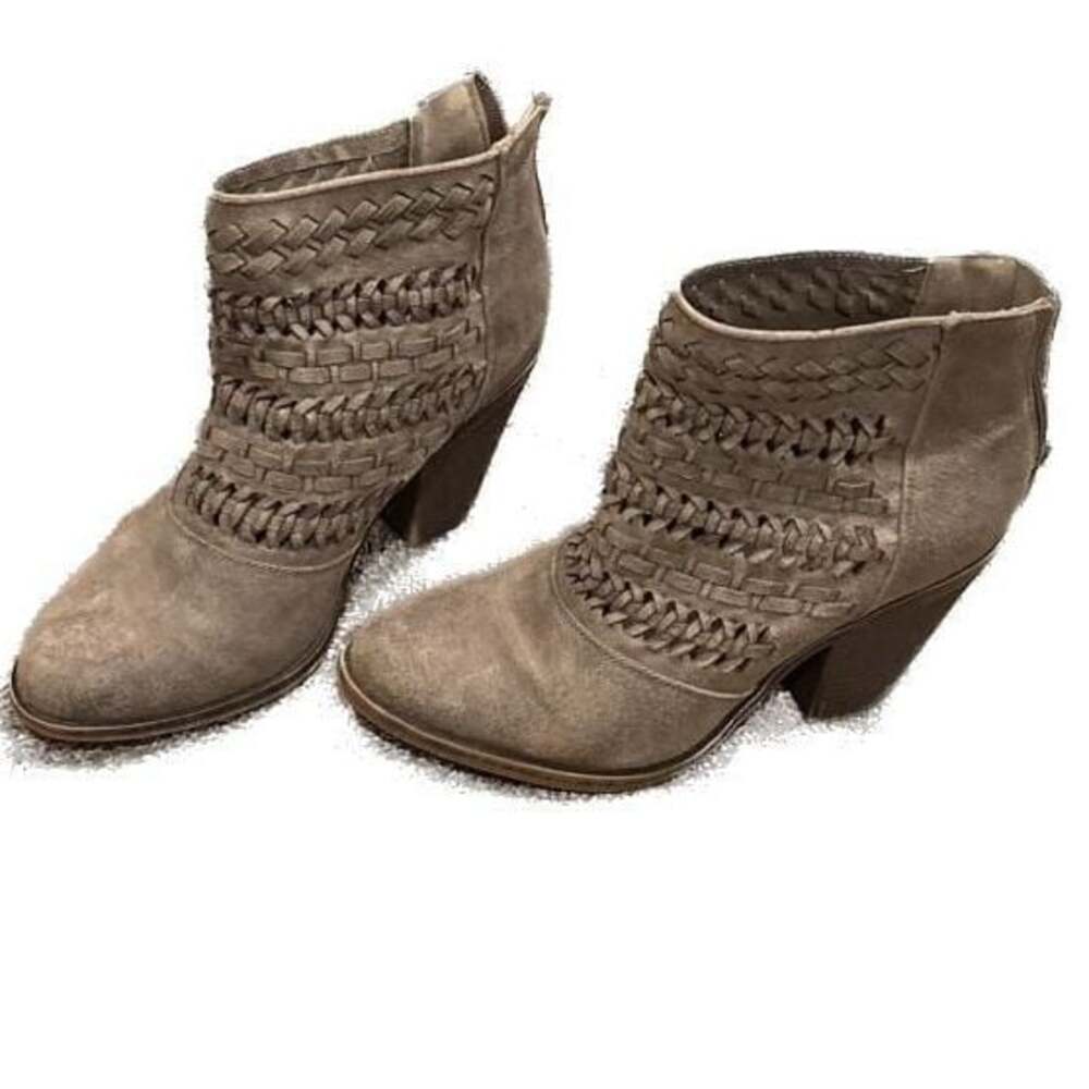 Fergalicious by Fergie Wanderer Ankle‎ Boots sand color 6M